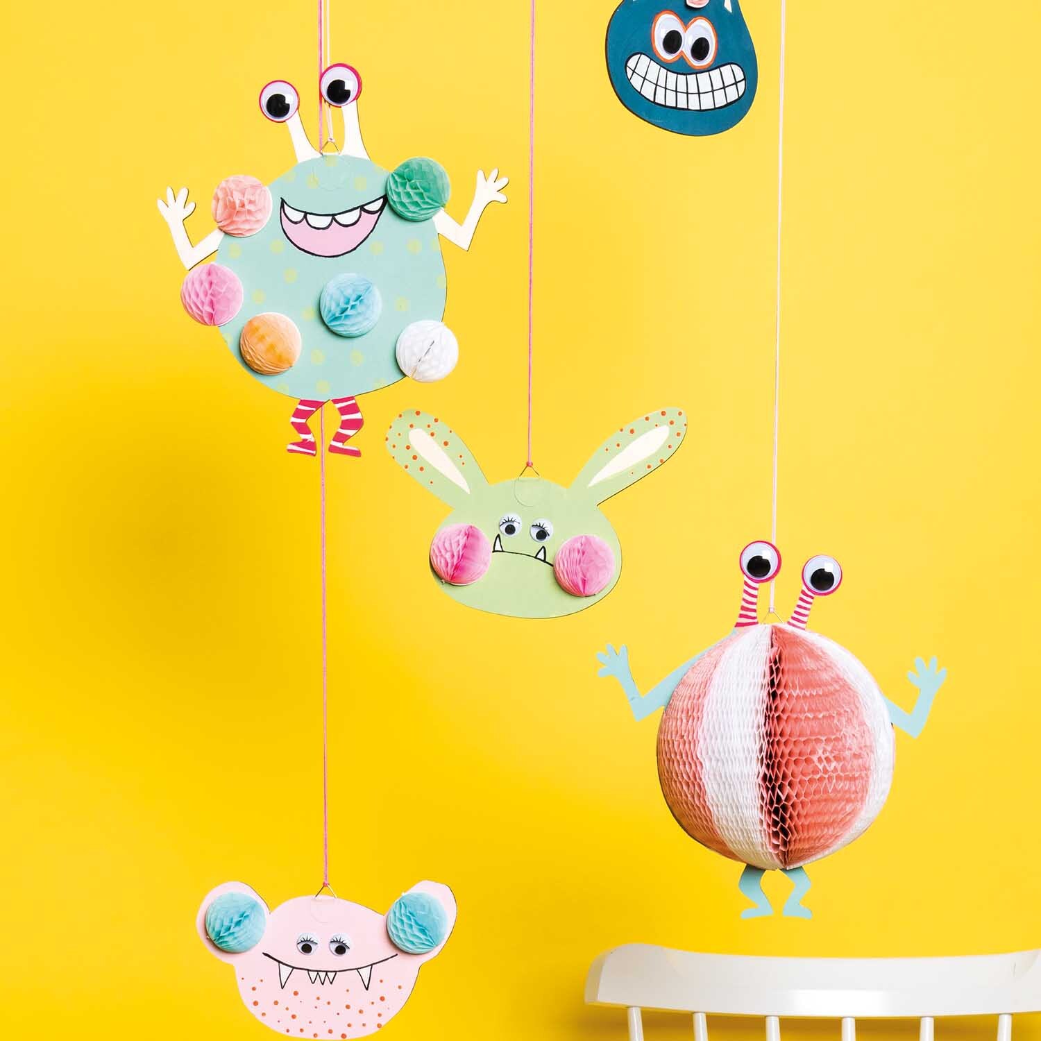 Bastelanleitung Monster-Mobilé aus Wall Charms