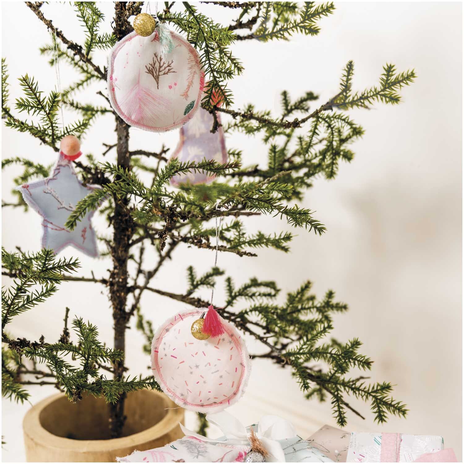 Musselin-Druckstoff Nostalgic Christmas Kränze hellblau 140cm